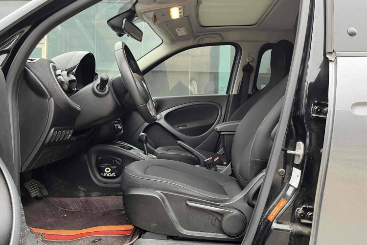 Used smart forfour 2016 1.0L 52 kW Passion Edition Interior 4