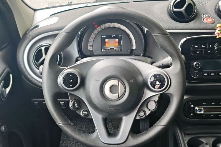 Used smart forfour 2016 1.0L 52 kW Passion Edition Interior 5