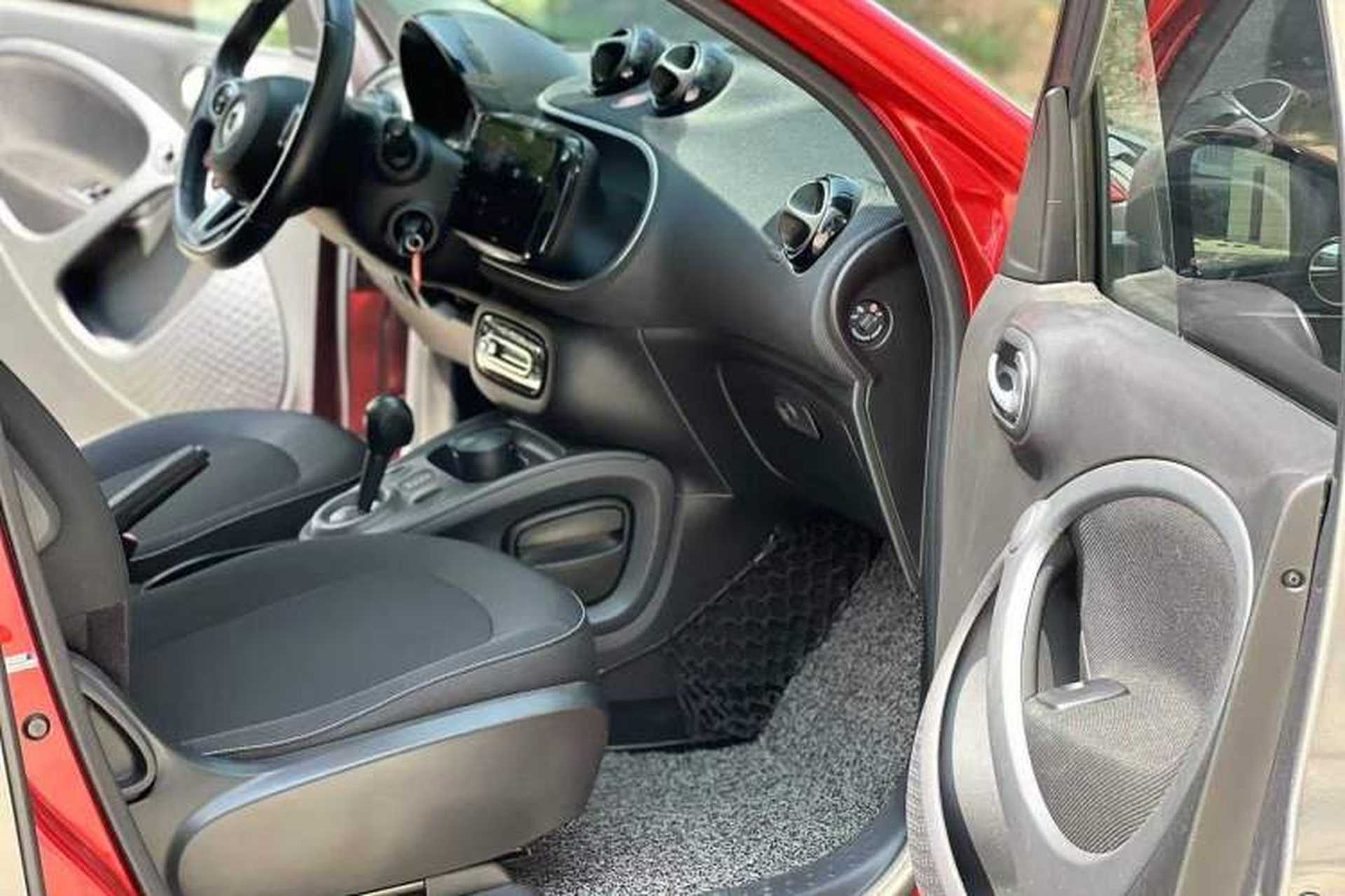Used smart forfour 2016 1.0L 52 kW Passion Edition Interior 5