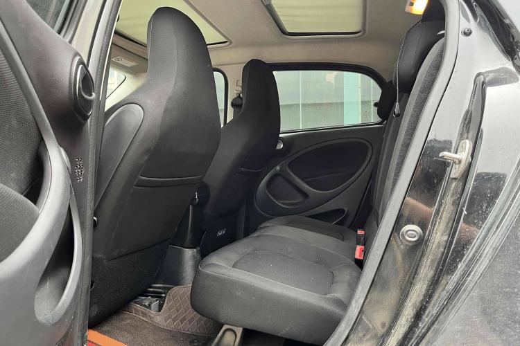Used smart forfour 2016 1.0L 52 kW Passion Edition Interior 5