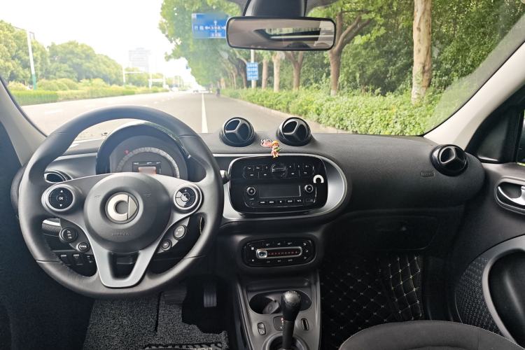 Used smart forfour 2016 1.0L 52 kW Passion Edition Interior 6