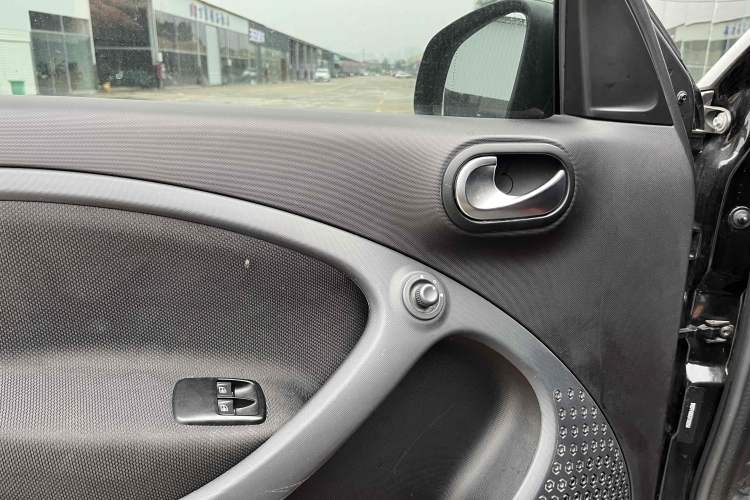 Used smart forfour 2016 1.0L 52 kW Passion Edition Interior 7