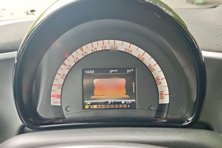 Used smart forfour 2016 1.0L 52 kW Passion Edition Interior 8