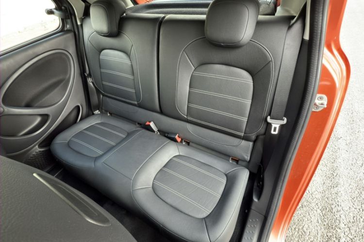 Used smart forfour 2016 0.9T 66 kW Pioneer Edition Interior 8