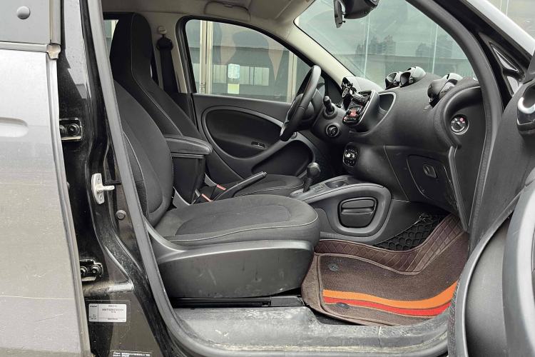 Used smart forfour 2016 1.0L 52 kW Passion Edition Interior 8