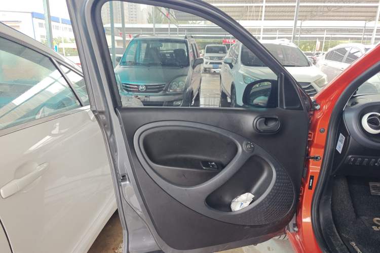 Used smart forfour 2016 1.0L 52 kW Dynamic Edition Left Front Door Interior