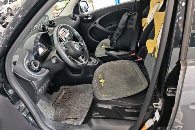 Used smart forfour 2016 1.0L 52 kW Passion Edition Left Front Seat