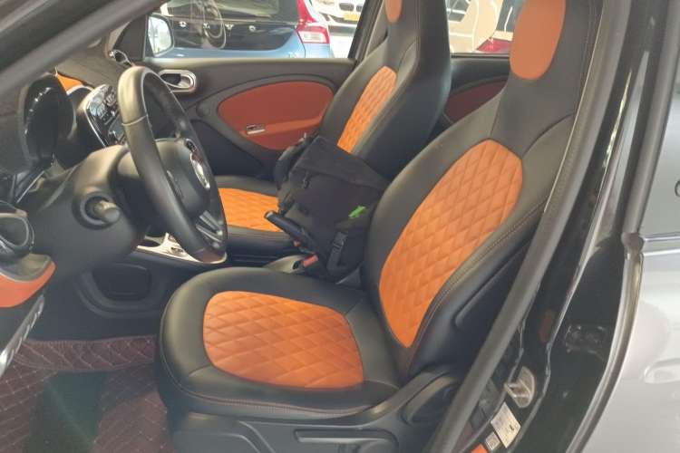 Used smart forfour 2016 1.0L 52 kW Passion Edition Left Front Seat