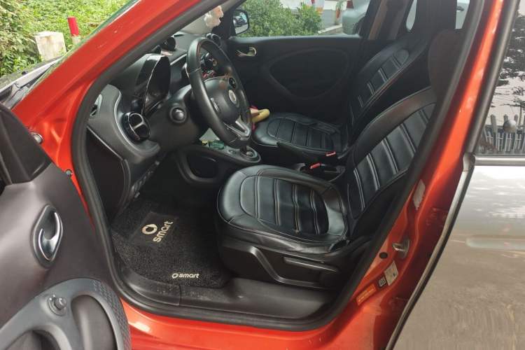 Used smart forfour 2016 1.0L 52 kW Passion Edition Left Front Seat