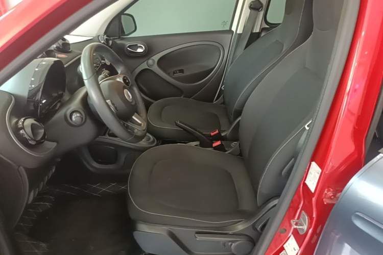 Used smart forfour 2016 1.0L 52 kW Passion Edition Left Front Seat