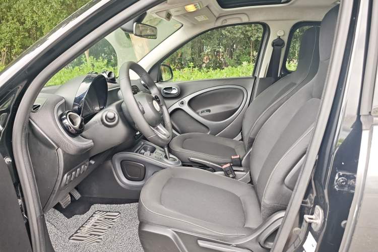 Used smart forfour 2016 1.0L 52 kW Passion Edition Left Front Seat