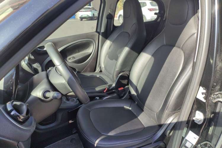 Used smart forfour 2016 1.0L 52 kW Passion Edition Left Front Seat