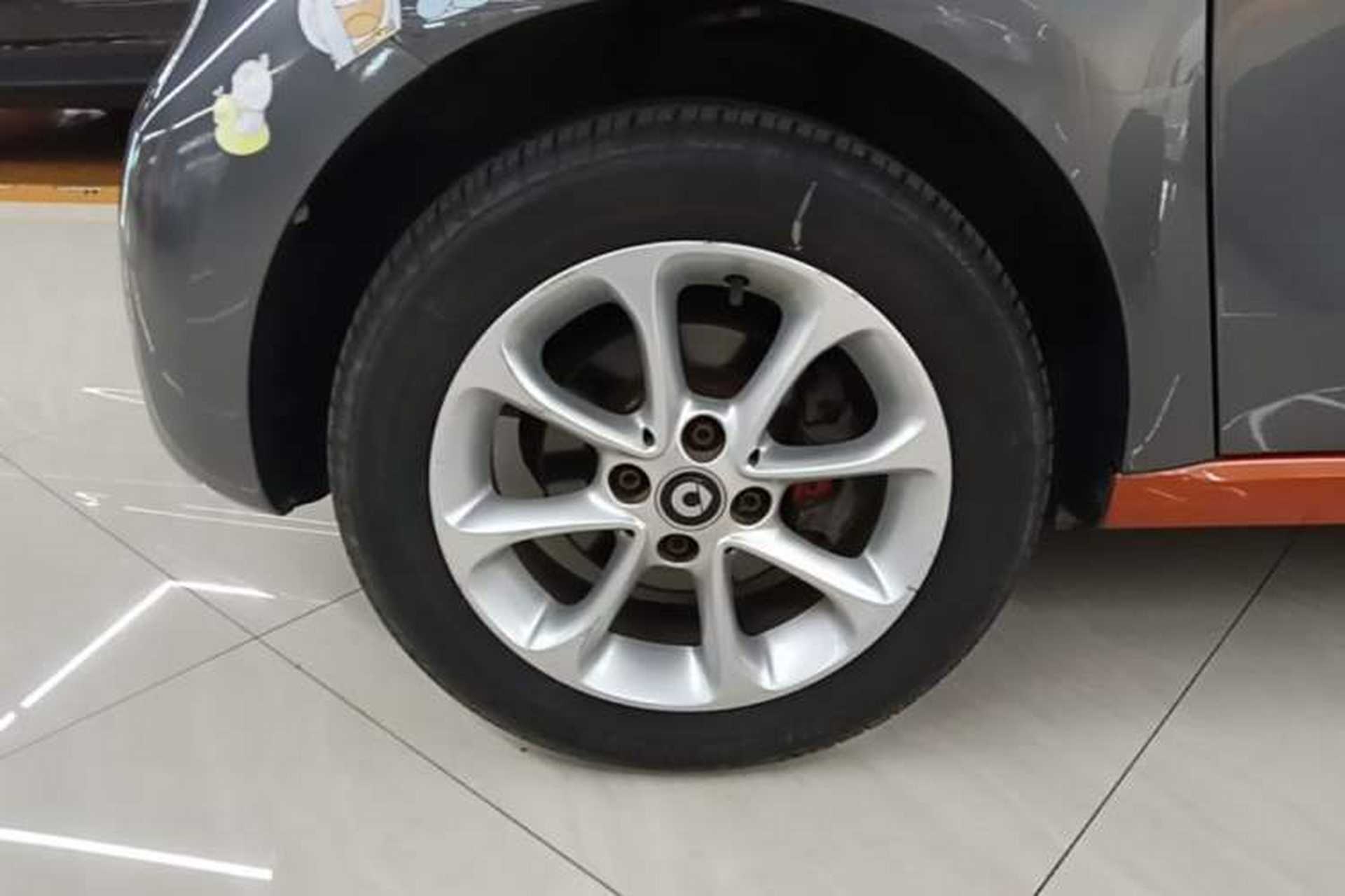 Used smart forfour 2016 1.0L 52 kW Dynamic Edition Left Front Wheel Hub