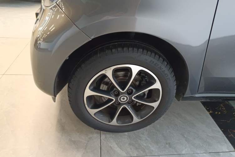 Used smart forfour 2016 1.0L 52 kW Passion Edition Left Front Wheel Hub