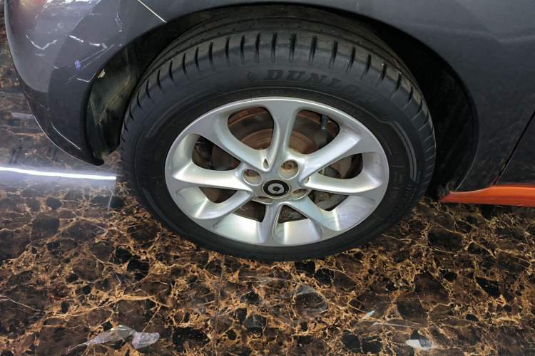 Used smart forfour 2016 1.0L 52 kW Dynamic Edition Left Front Wheel Hub