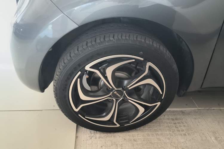Used smart forfour 2016 1.0L 52 kW Dynamic Edition Left Front Wheel Hub