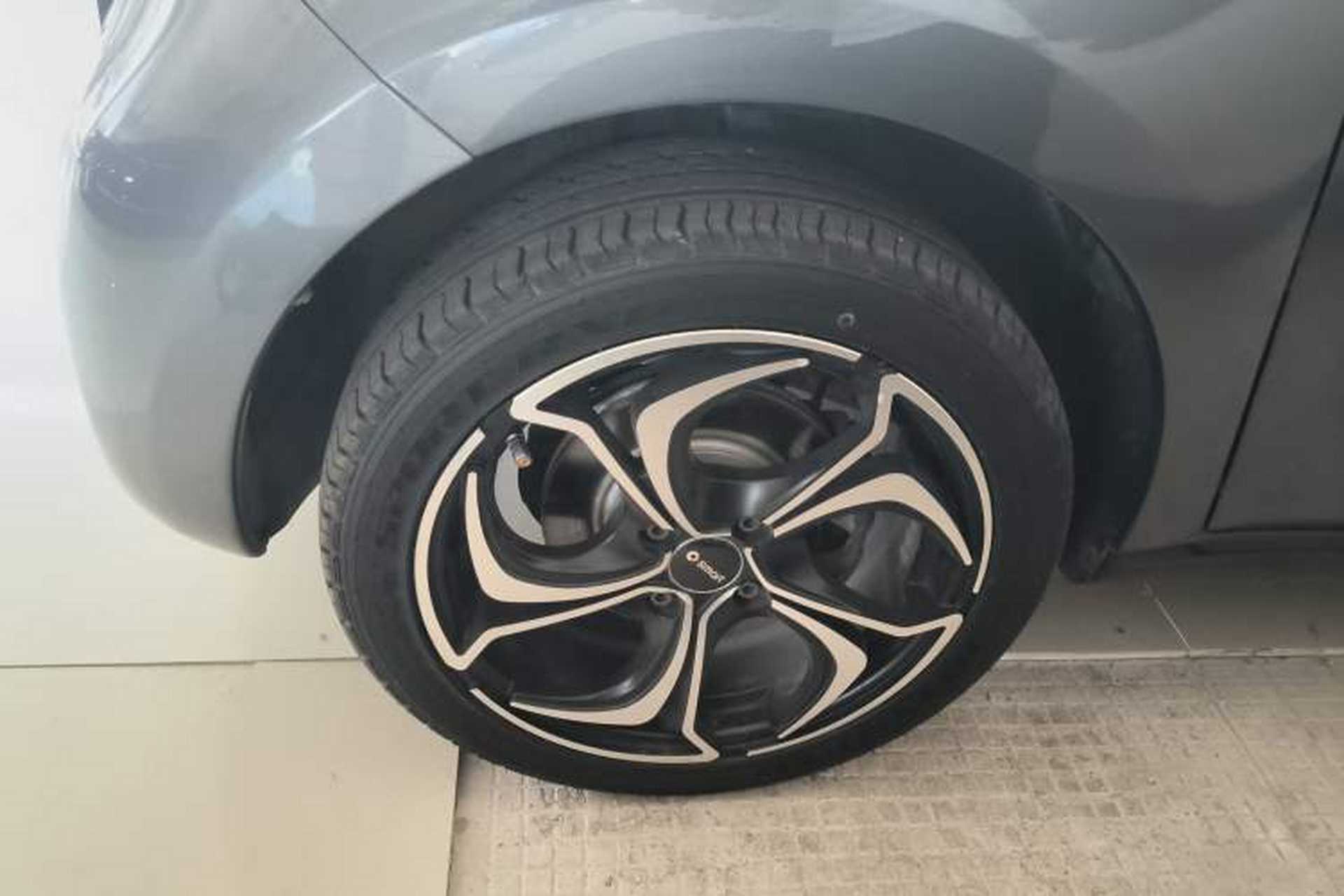 Used smart forfour 2016 1.0L 52 kW Dynamic Edition Left Front Wheel Hub