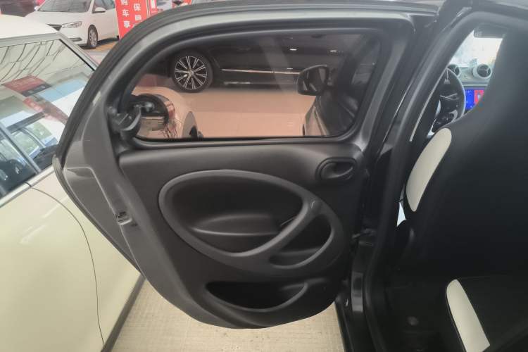 Used smart forfour 2016 1.0L 52 kW Dynamic Edition Left Rear Door Interior