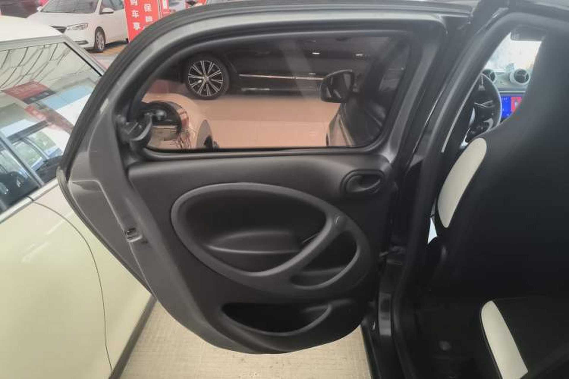 Used smart forfour 2016 1.0L 52 kW Dynamic Edition Left Rear Door Interior