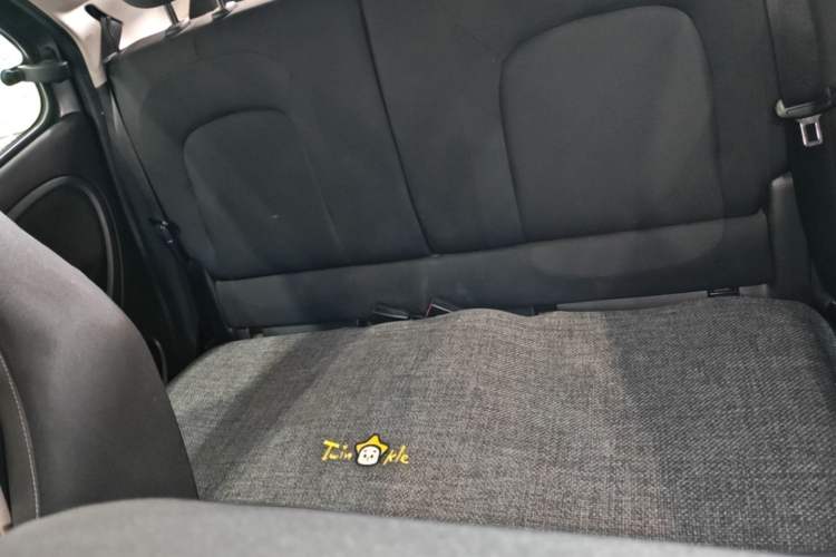 Used smart forfour 2016 1.0L 52 kW Passion Edition Left Rear Seat