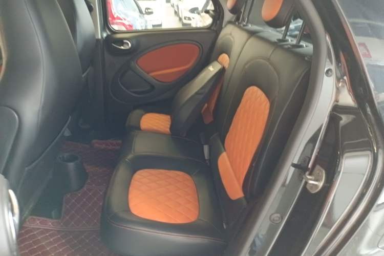 Used smart forfour 2016 1.0L 52 kW Passion Edition Left Rear Seat