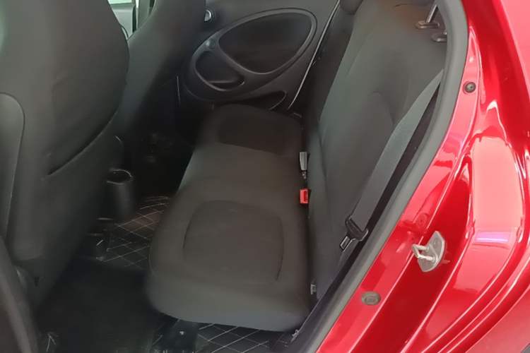 Used smart forfour 2016 1.0L 52 kW Passion Edition Left Rear Seat