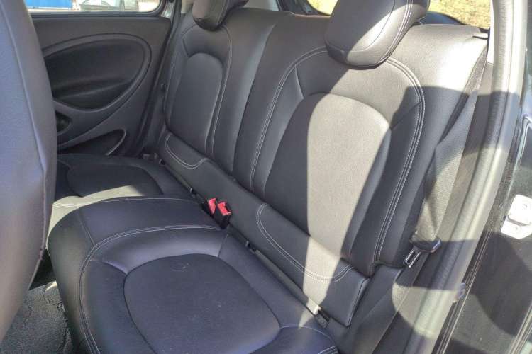 Used smart forfour 2016 1.0L 52 kW Passion Edition Left Rear Seat