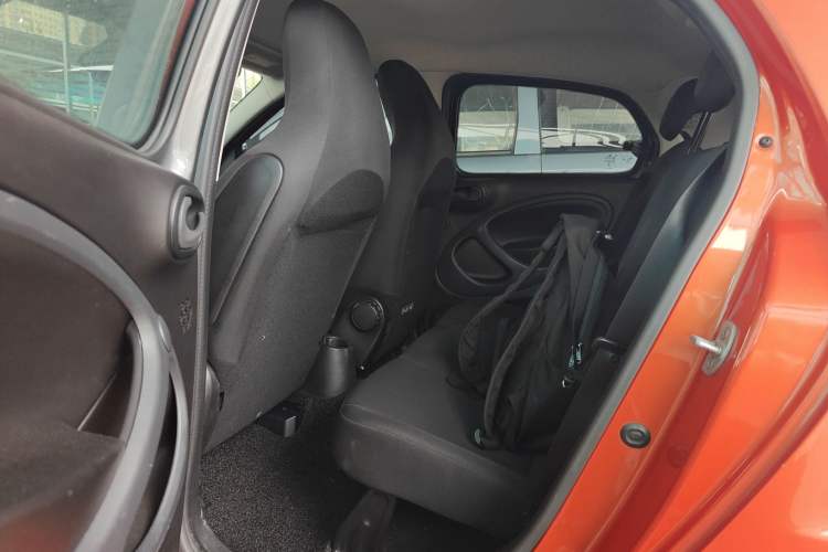 Used smart forfour 2016 1.0L 52 kW Dynamic Edition Left Rear Seat