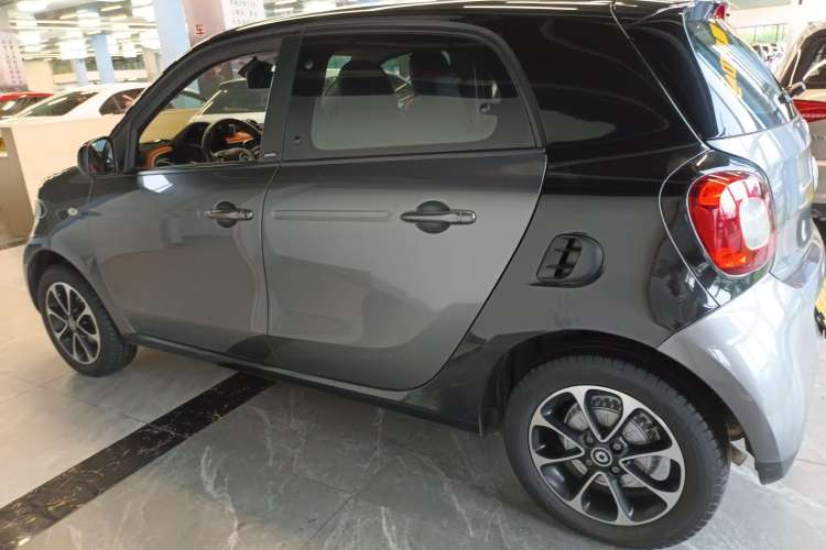 Used smart forfour 2016 1.0L 52 kW Passion Edition Left Side