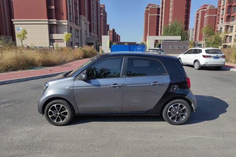 Used smart forfour 2016 1.0L 52 kW Passion Edition Left Side