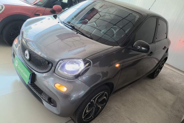 Used smart forfour 2016 1.0L 52 kW Dynamic Edition Left Side