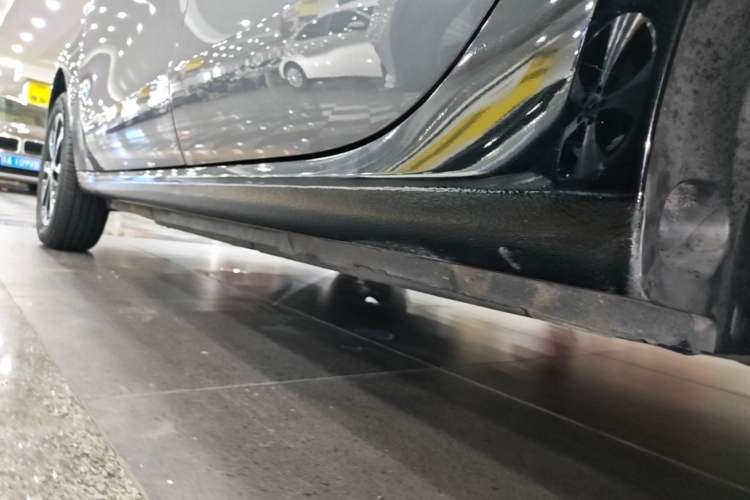 Used smart forfour 2016 1.0L 52 kW Passion Edition Left Side Sill