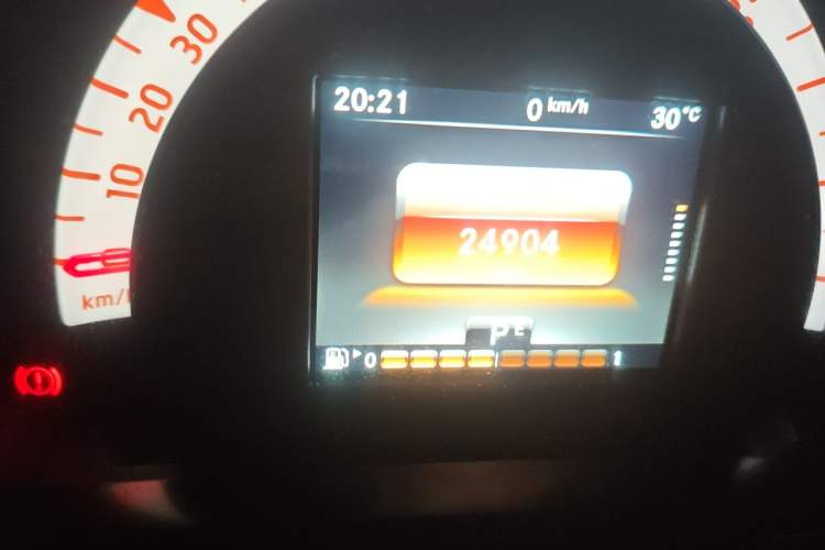 Used smart forfour 2016 1.0L 52 kW Passion Edition Odometer Close Up