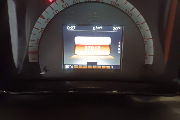 Used smart forfour 2016 1.0L 52 kW Passion Edition Odometer Close Up