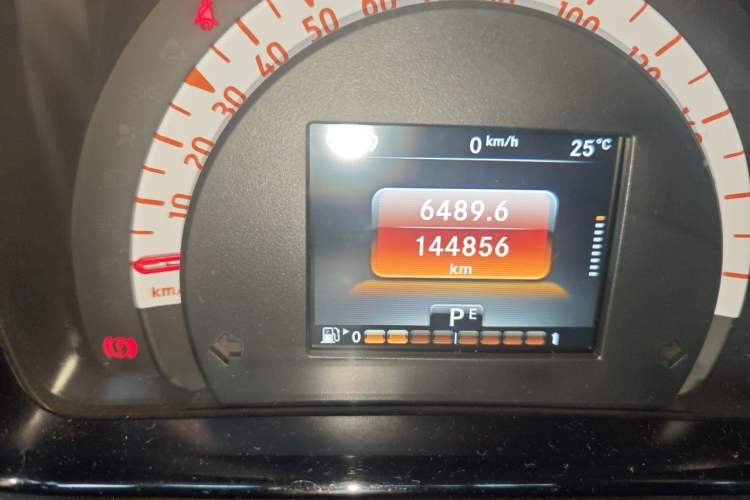 Used smart forfour 2016 1.0L 52 kW Passion Edition Odometer Close Up