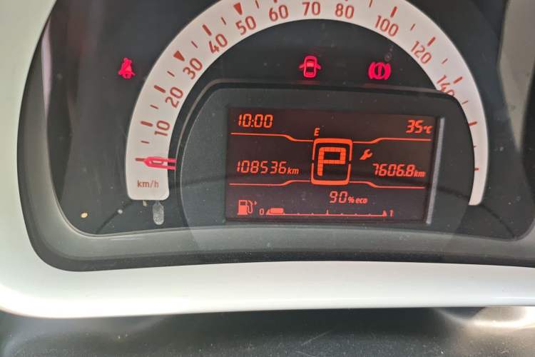 Used smart forfour 2016 1.0L 52 kW Dynamic Edition Odometer Close Up