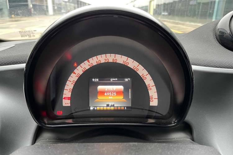 Used smart forfour 2016 1.0L 52 kW Passion Edition Odometer Close Up