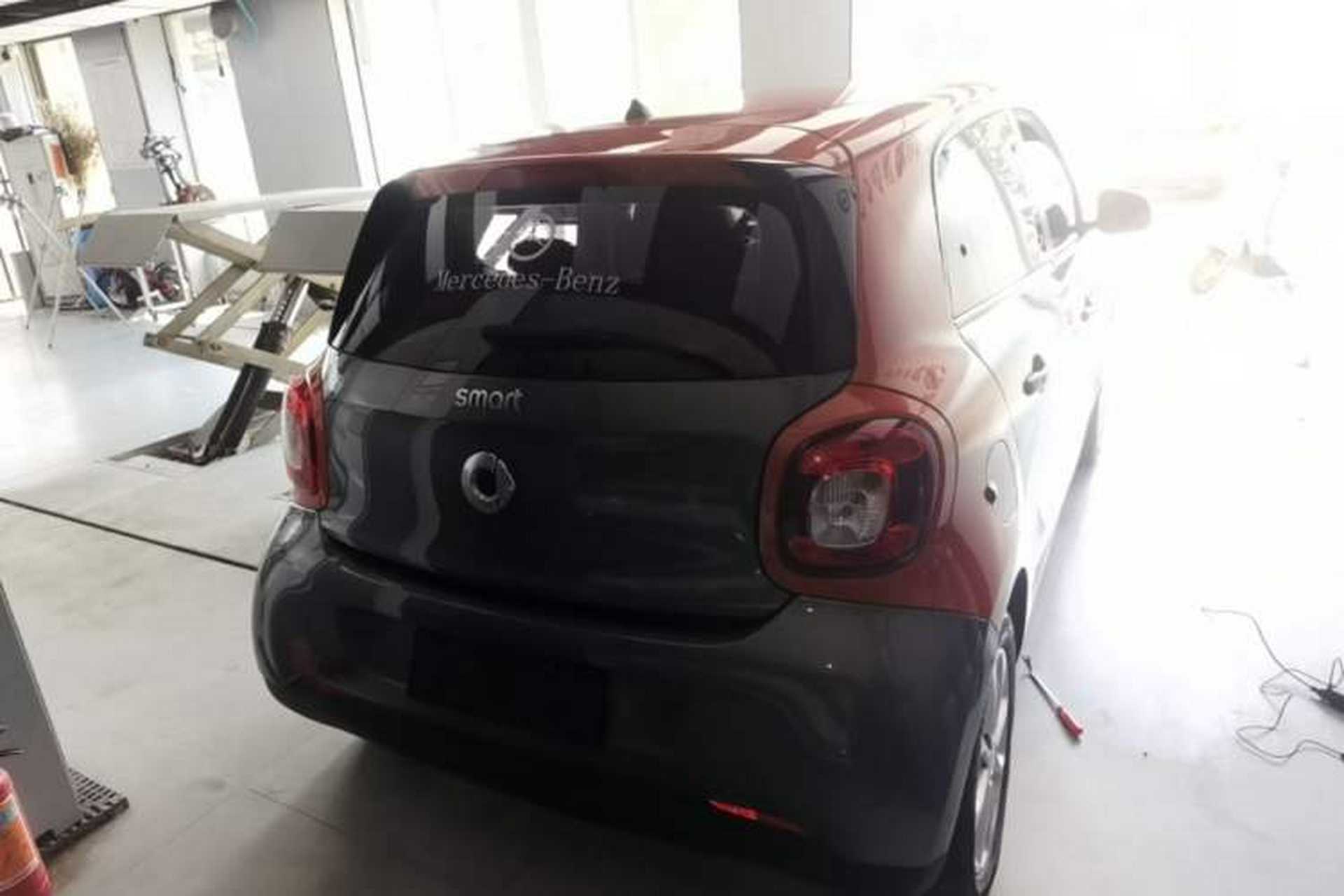 Used smart forfour 2016 1.0L 52 kW Dynamic Edition Rear Right 45 Deg