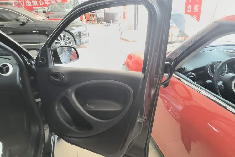 Used smart forfour 2016 1.0L 52 kW Dynamic Edition Right Front Door Interior