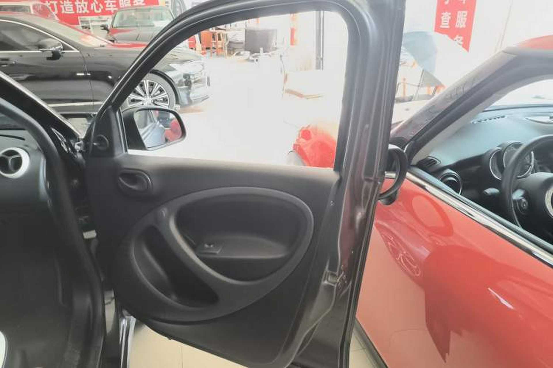 Used smart forfour 2016 1.0L 52 kW Dynamic Edition Right Front Door Interior