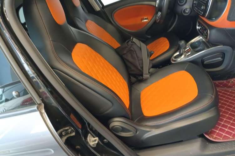 Used smart forfour 2016 1.0L 52 kW Passion Edition Right Front Seat