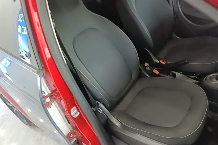 Used smart forfour 2016 1.0L 52 kW Passion Edition Right Front Seat