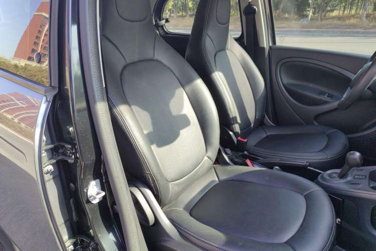 Used smart forfour 2016 1.0L 52 kW Passion Edition Right Front Seat
