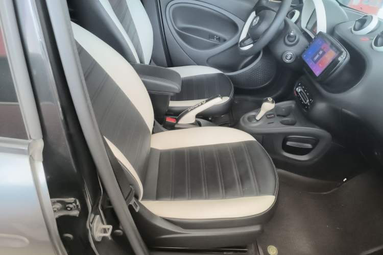 Used smart forfour 2016 1.0L 52 kW Dynamic Edition Right Front Seat