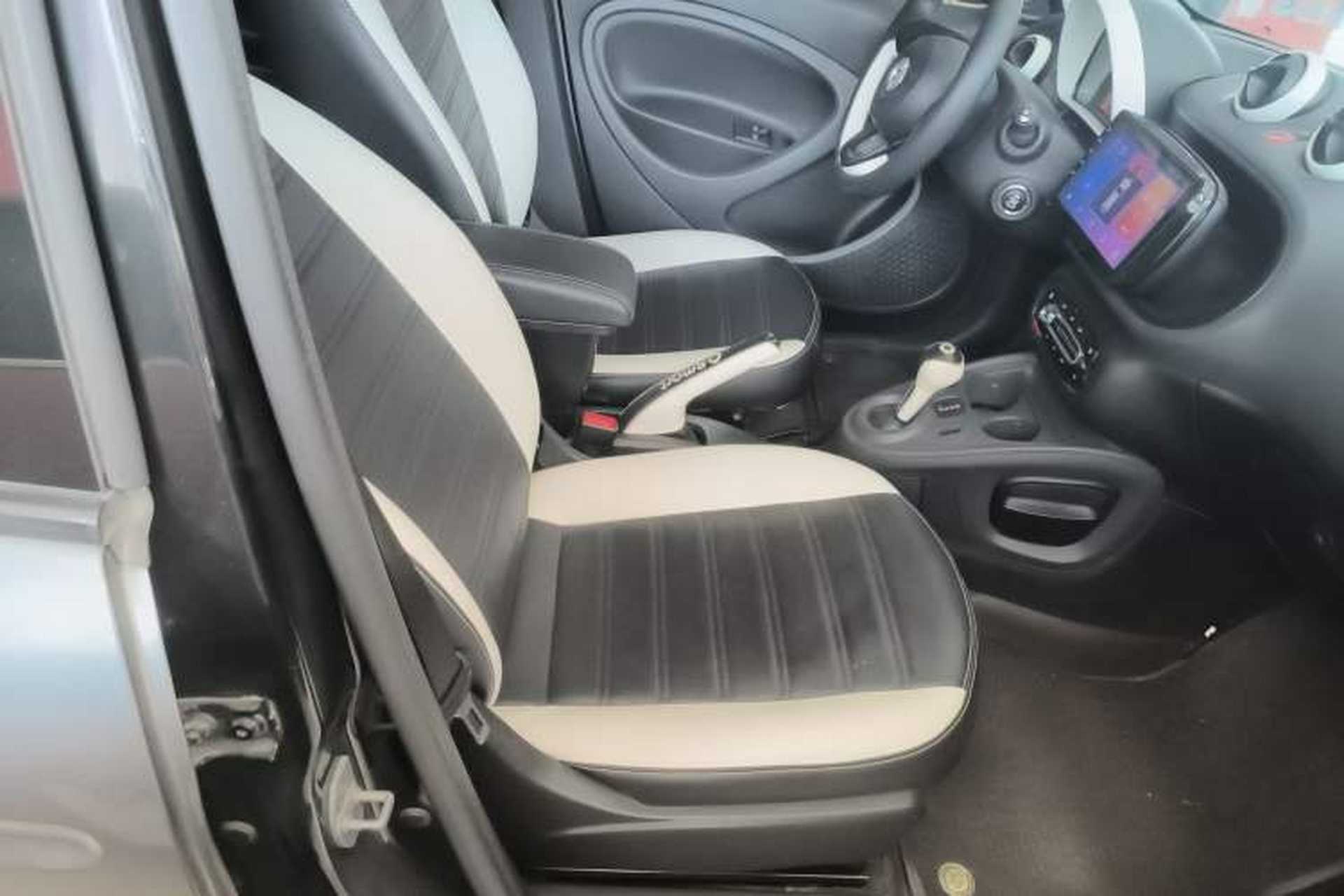 Used smart forfour 2016 1.0L 52 kW Dynamic Edition Right Front Seat