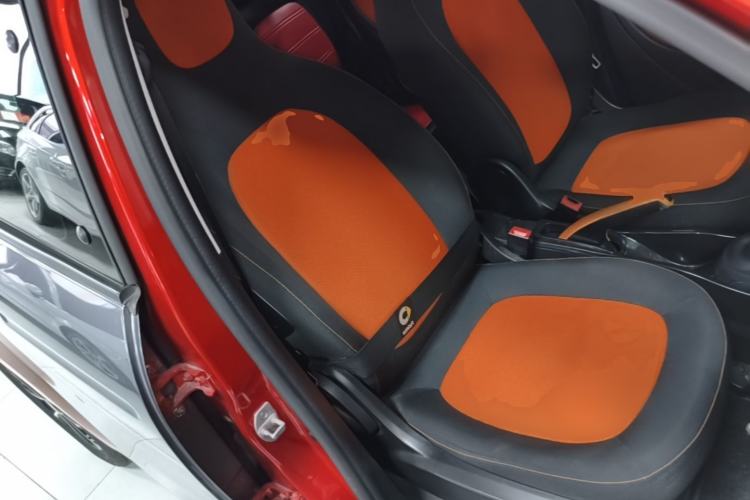 Used smart forfour 2016 1.0L 52 kW Passion Edition Right Front Seat