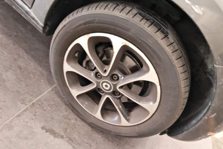 Used smart forfour 2016 1.0L 52 kW Passion Edition Right Front Wheel Hub