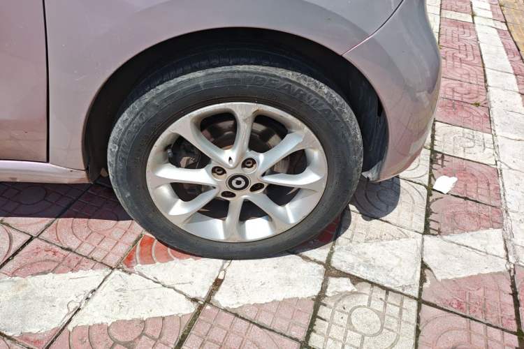 Used smart forfour 2016 1.0L 52 kW Dynamic Edition Right Front Wheel Hub