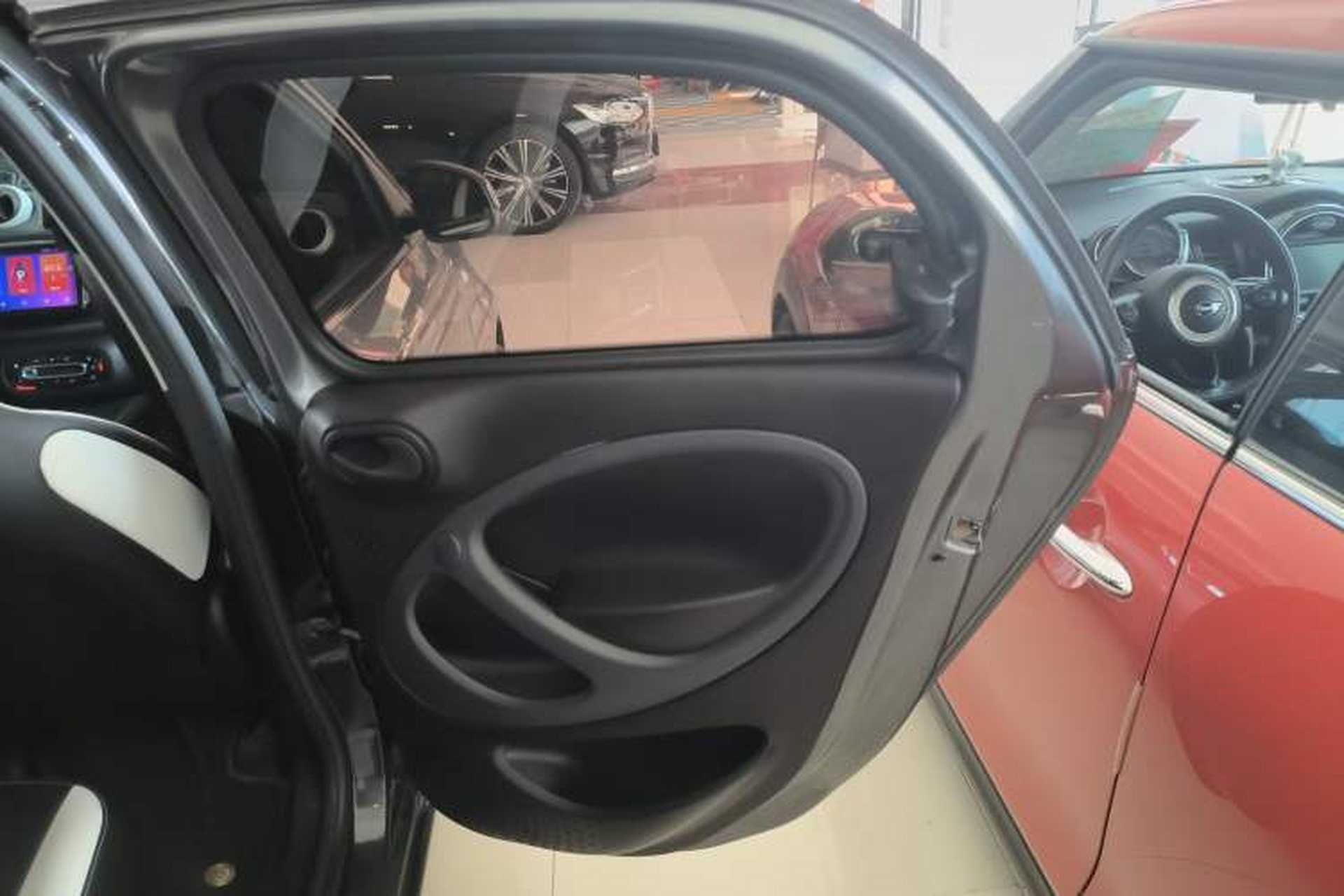 Used smart forfour 2016 1.0L 52 kW Dynamic Edition Right Rear Door Interior