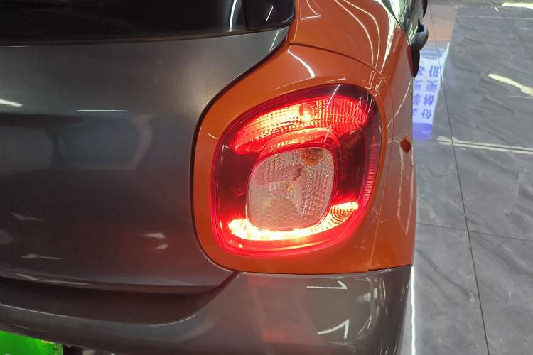 Used smart forfour 2016 1.0L 52 kW Dynamic Edition Right Rear Taillight